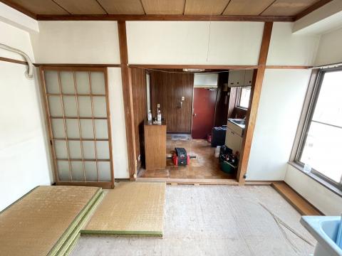武蔵小山賃貸マンション和室から洋室へ畳撤去写真
