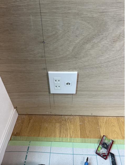 西小山新しい壁　コンセント写真