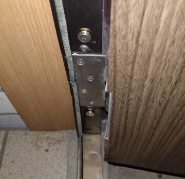 品川区中延で玄関ドアが閉まらなくなり何とかしてほしいとお問い合わせをいただきました