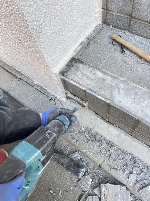 武蔵小山のマンションエントランスのタイル文ずらと蹴上の写真