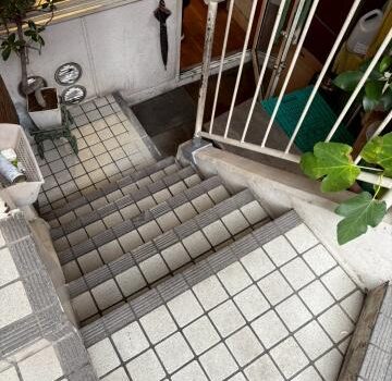 品川区西五反田で店舗ビル所有のオーナー様から外階段手すり補強工事をご依頼されました