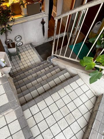 品川区西五反田店舗ビルの階段補強工事完成写真