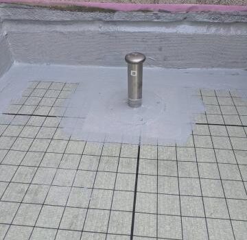 品川区大井でベランダの下地調整とウレタン防水工事１日目を行いました