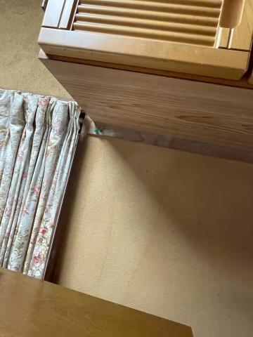 品川区戸越で室内天井の雨漏り調査で壁に雨染みのある写真