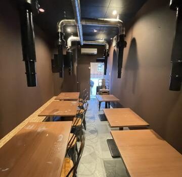 戸越銀座商店街のホルモン焼肉専門店さんから店内塗装のご依頼がありました