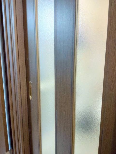 武蔵小山でトイレの引き戸全体の写真