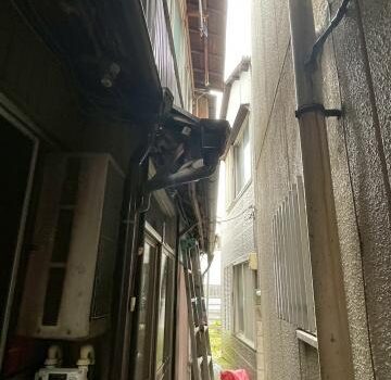 武蔵小山にある戸建てで経年劣化したベランダを解体しました