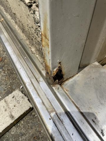 武蔵小山パルム商店街店舗の勝手口の引き戸が動かない調査写真