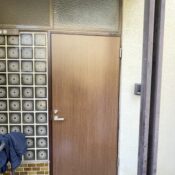 品川区小山台で経年劣化した玄関ドアを交換した写真