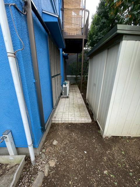 西小山の戸建ての庭除草後の写真2