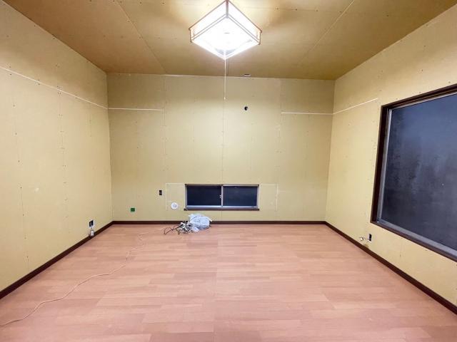 西小山で壁と天井に石膏ボードを貼った写真