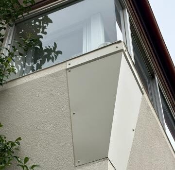 西小山で外壁割れを部分的に板金で補修しました