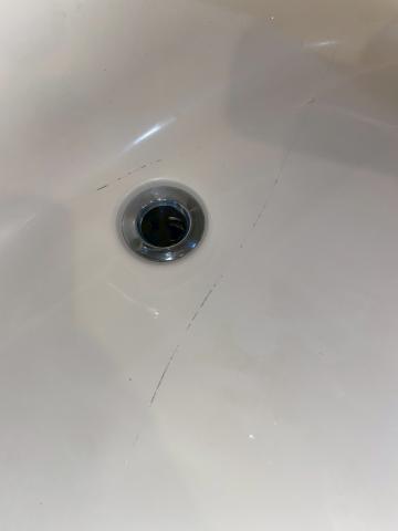 西小山の賃貸マンションで洗面ボウル割れによる水漏れのご相談写真