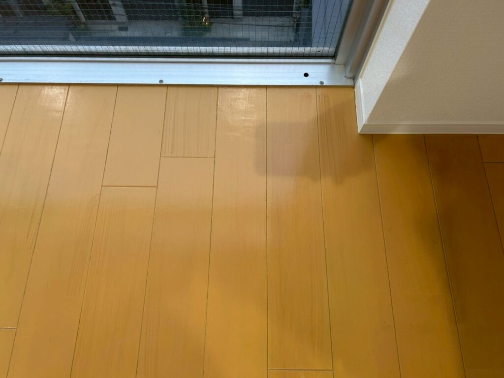 目黒区目黒本町のマンションでフローリング劣化傷修復完了した写真