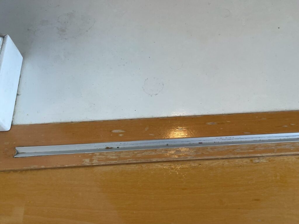 目黒区目黒本町の「マンション引き戸下劣化傷既存写真