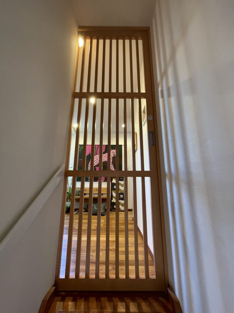 目黒区大岡山で全体猫脱走扉造作仕上がり写真