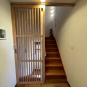 目黒区大岡山で猫脱走防止造作扉完成写真