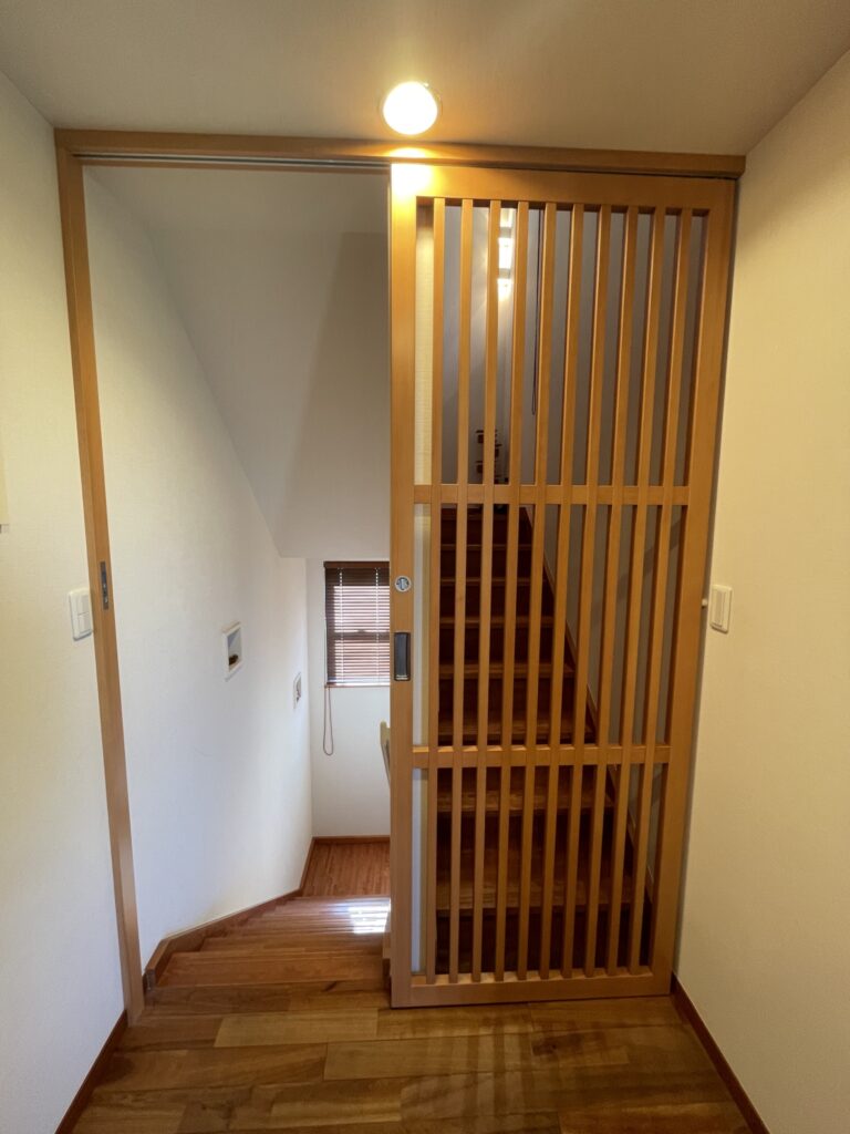 目黒区大岡山で猫脱走防止扉完成写真