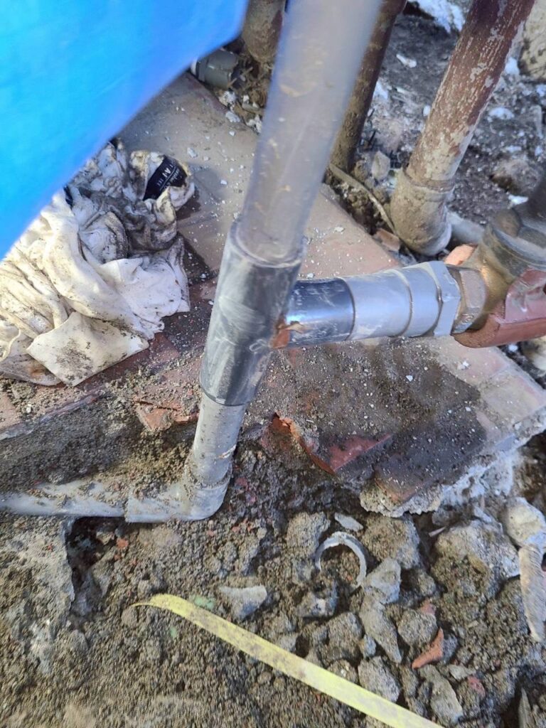 　西小山マンション貯水槽を解体した後の水道直結してある写真