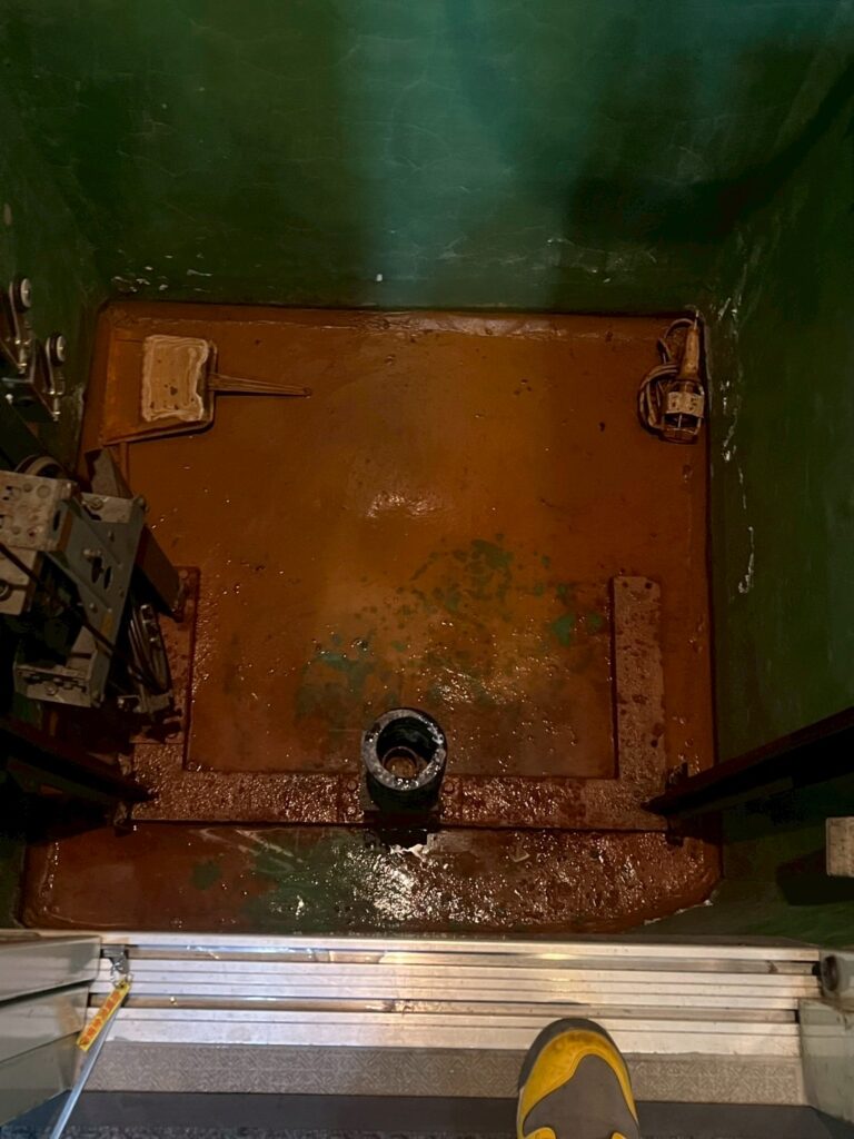 西小山のマンションエレベーター下雨水被害で排水した後の終了写真