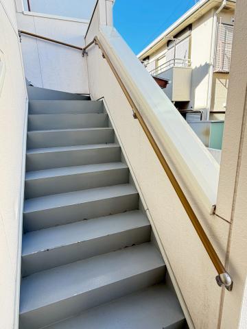 目黒区目黒本町のアパートの階段手すり設置写真