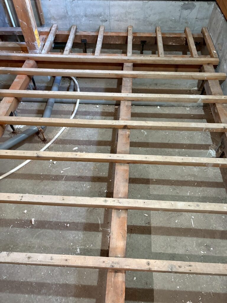 品川区で床上浸水した戸建て木材交換終了写真