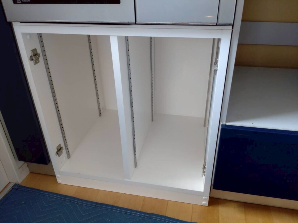 品川区荏原で可動式収納棚をオーブンあとに収めた写真