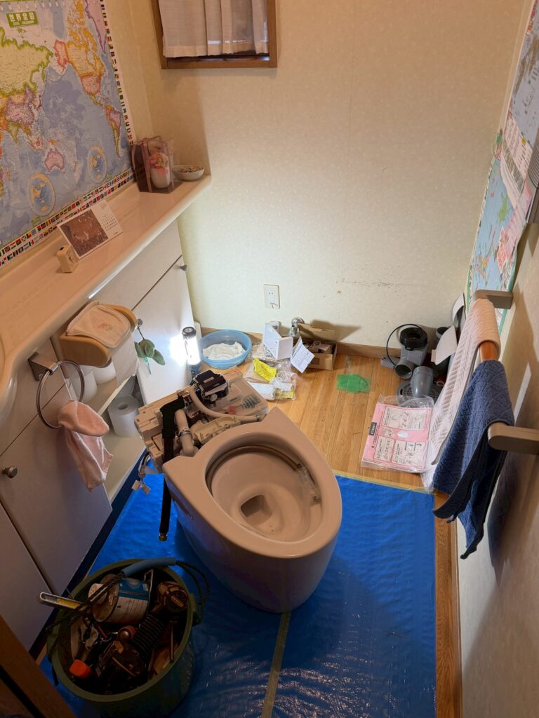 目黒区下目黒で養生した上にTOTOネオレスト写真