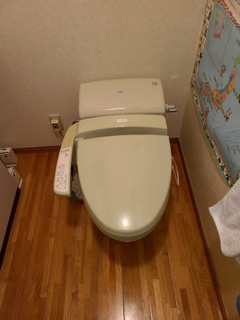 目黒区下目黒で既存トイレの写真
