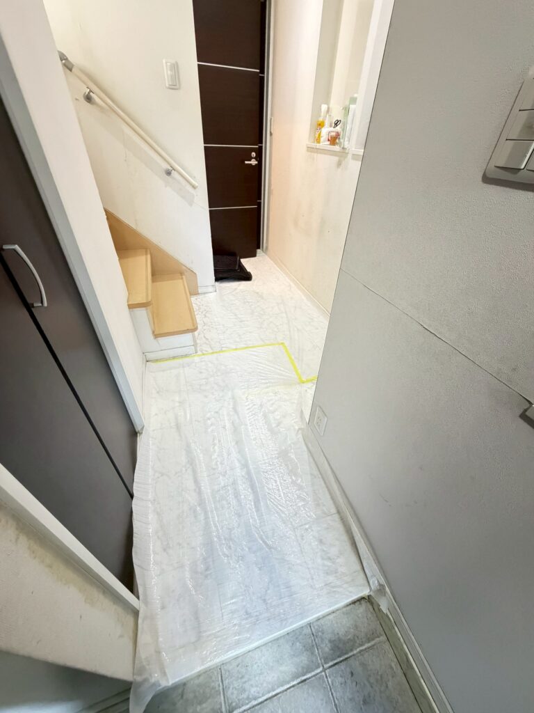 品川区戸越でトイレリニューアル工事の養生をしている写真