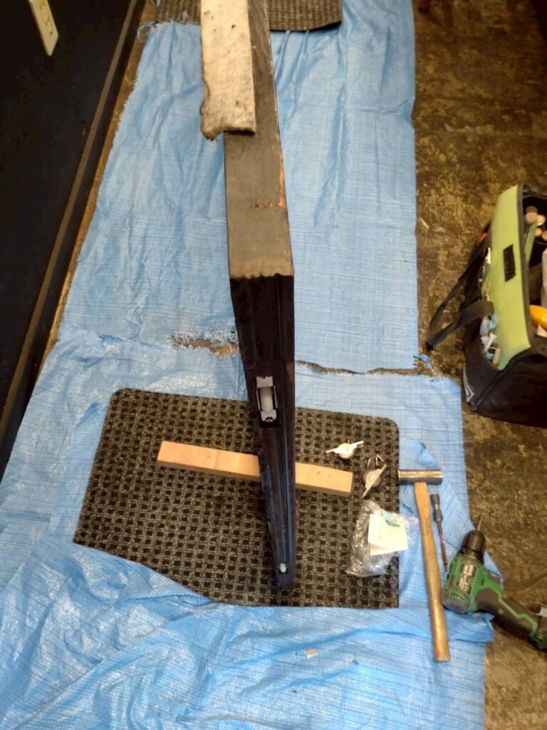 武蔵小山パルムの鰻屋さん出入口ドア戸車交換した写真