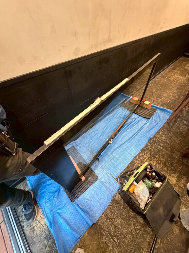 武蔵小山パルムの鰻屋さん出入口ドア戸車交換終了写真