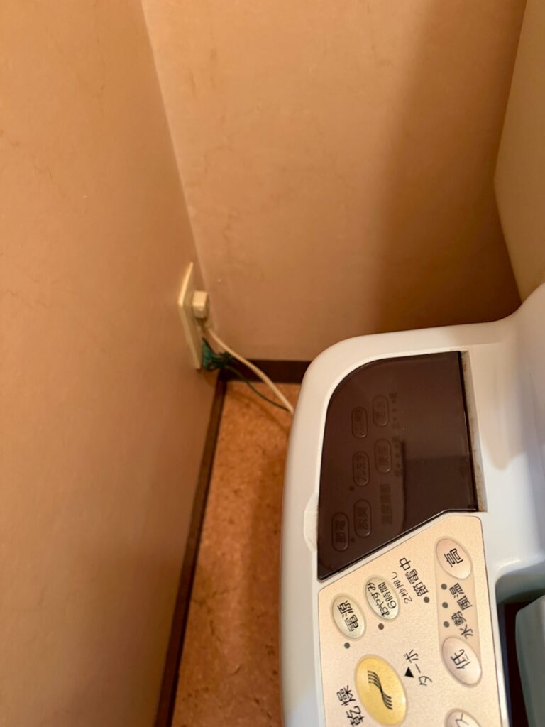 品川区小山のマンションの既存のウォオシュレット写真