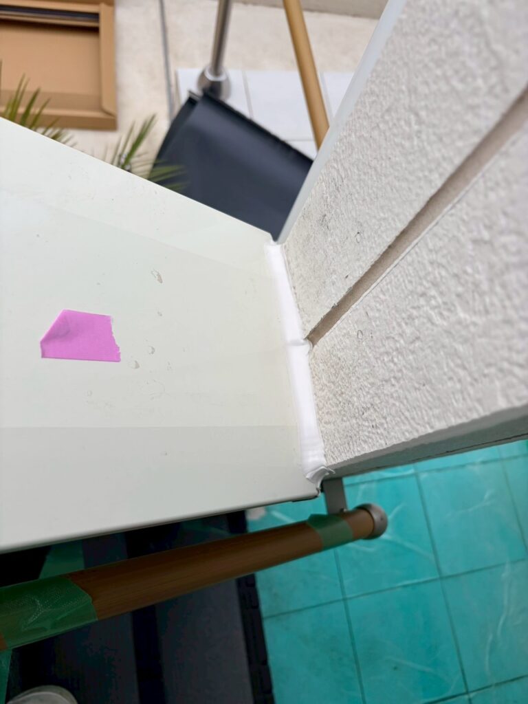 目黒区目黒本町のアパートの共用階段でシーリング打ち替えした写真