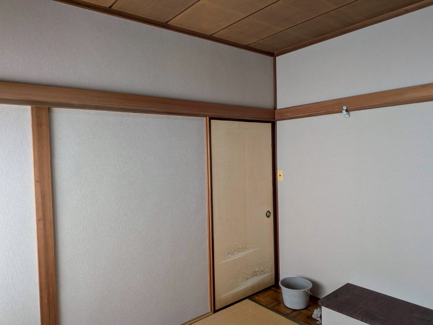 品川区小山で和室砂壁クロスへ張替え完成写真