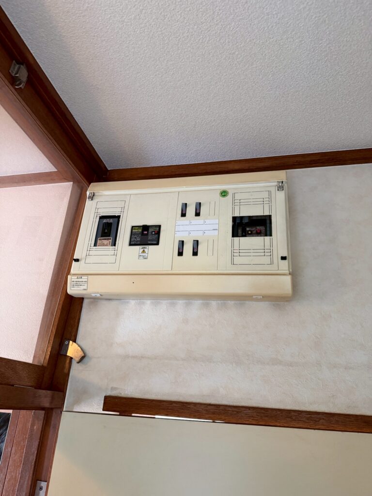品川区小山の既存ブレーカー写真
