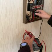 品川区小山の戸建て併用アパートの漏電調査写真