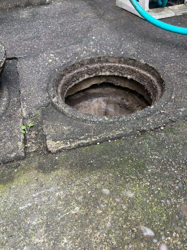 目黒区下目黒の戸建てで汚水桝のつまりを解消した後の写真