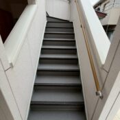目黒区目黒本町のアパート階段長尺シート完成写真
