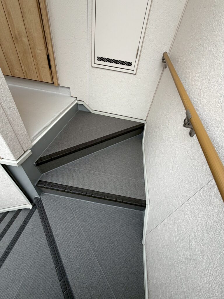 目黒区目黒本町アパート階段の三角部分完成写真