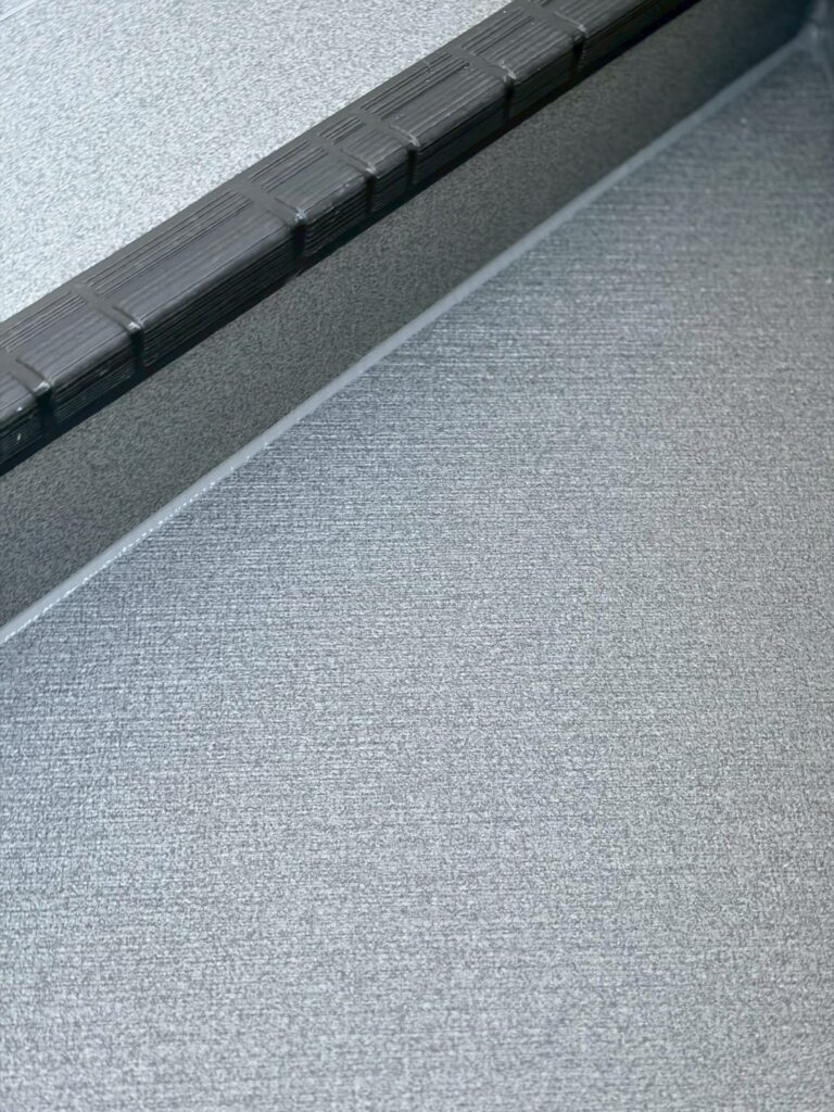 目黒区目黒本町でアパート階段長尺シートタキステップ一体化写真