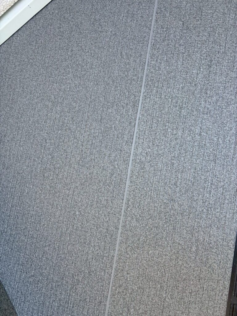 目黒区目黒本町でアパート階三角部分の長尺シート継ぎ目を調整した写真
