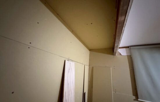 品川区で大雨被害の床や壁下地工事が終わりボード貼りへ