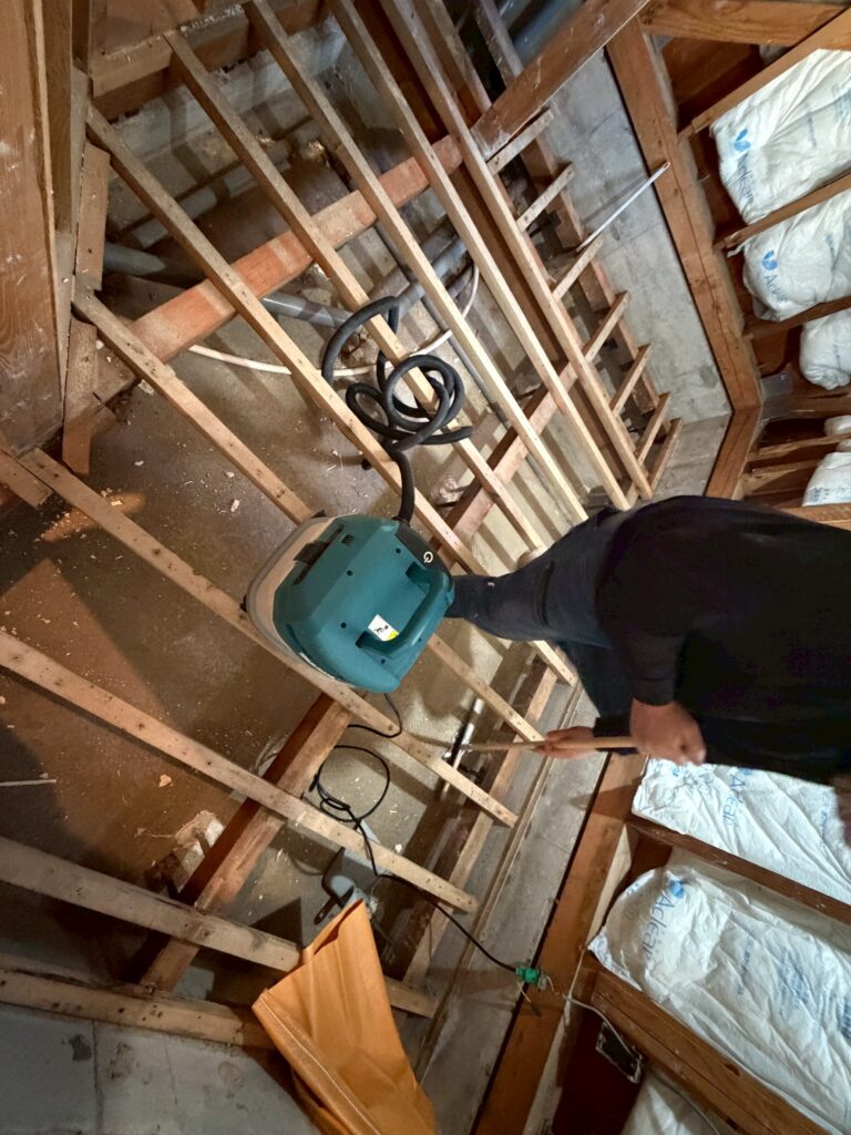 品川区で床上浸水した戸建て作業員が最後の掃除写真