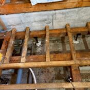 品川区で床上浸水した戸建てスタイロフォーム詰めた写真