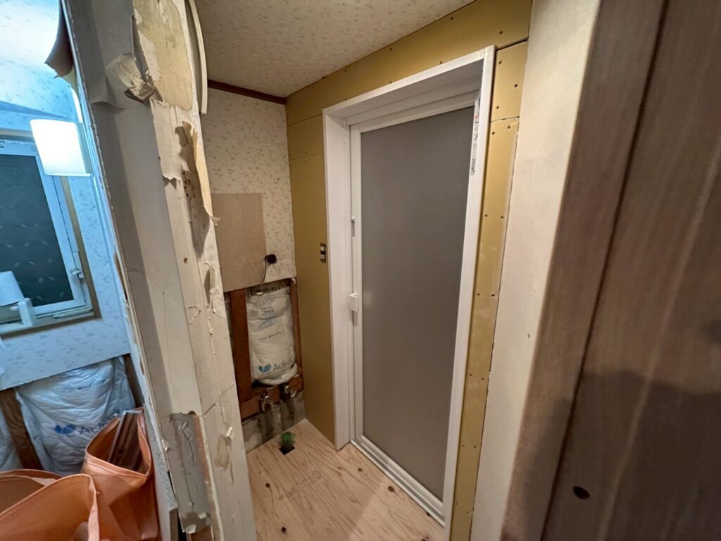 品川区床上浸水の自宅のお風呂場と周りの写真