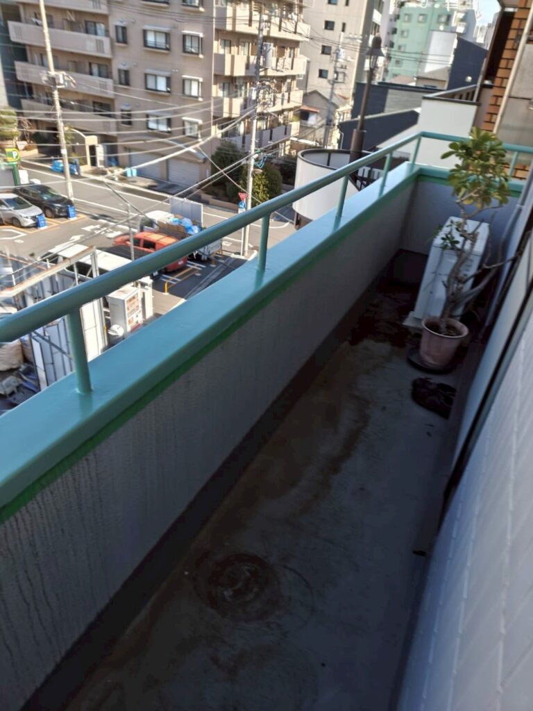 品川区西五反田鉄部手すりベランダ上塗り塗装前写真