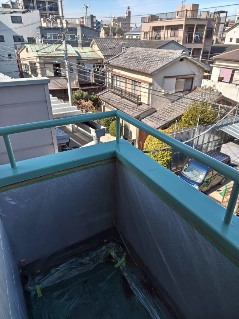 品川区西五反田鉄部手すりベランダベランダ上塗り塗装前養生写真