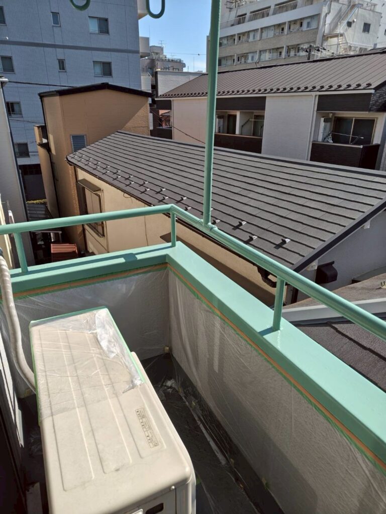 品川区西五反田の店舗兼住宅上塗り塗装仕上げ前段階の写真