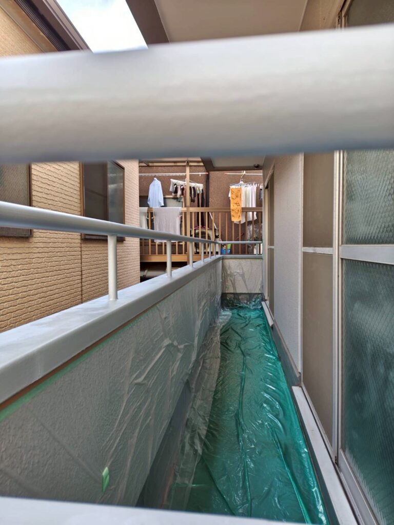 品川区西五反田鉄部手すりベランダ中塗り終了写真